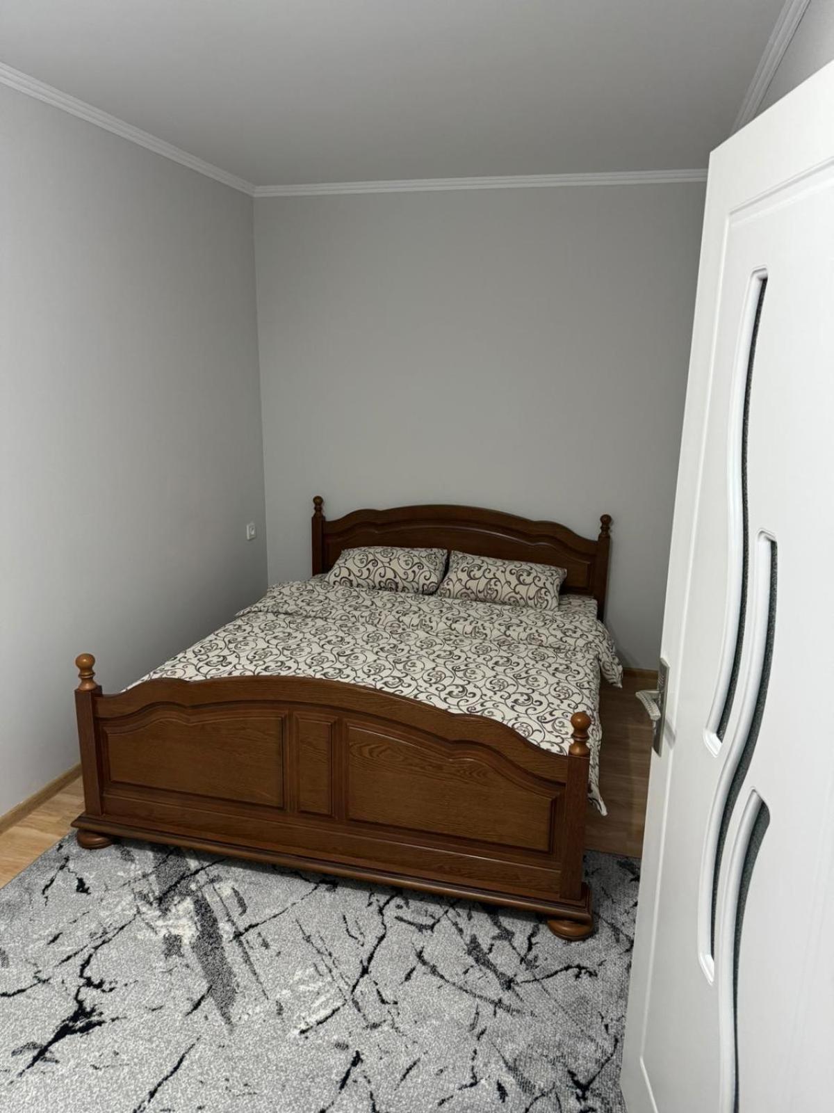 Apartament Str Grenoble Kišiněv Exteriér fotografie